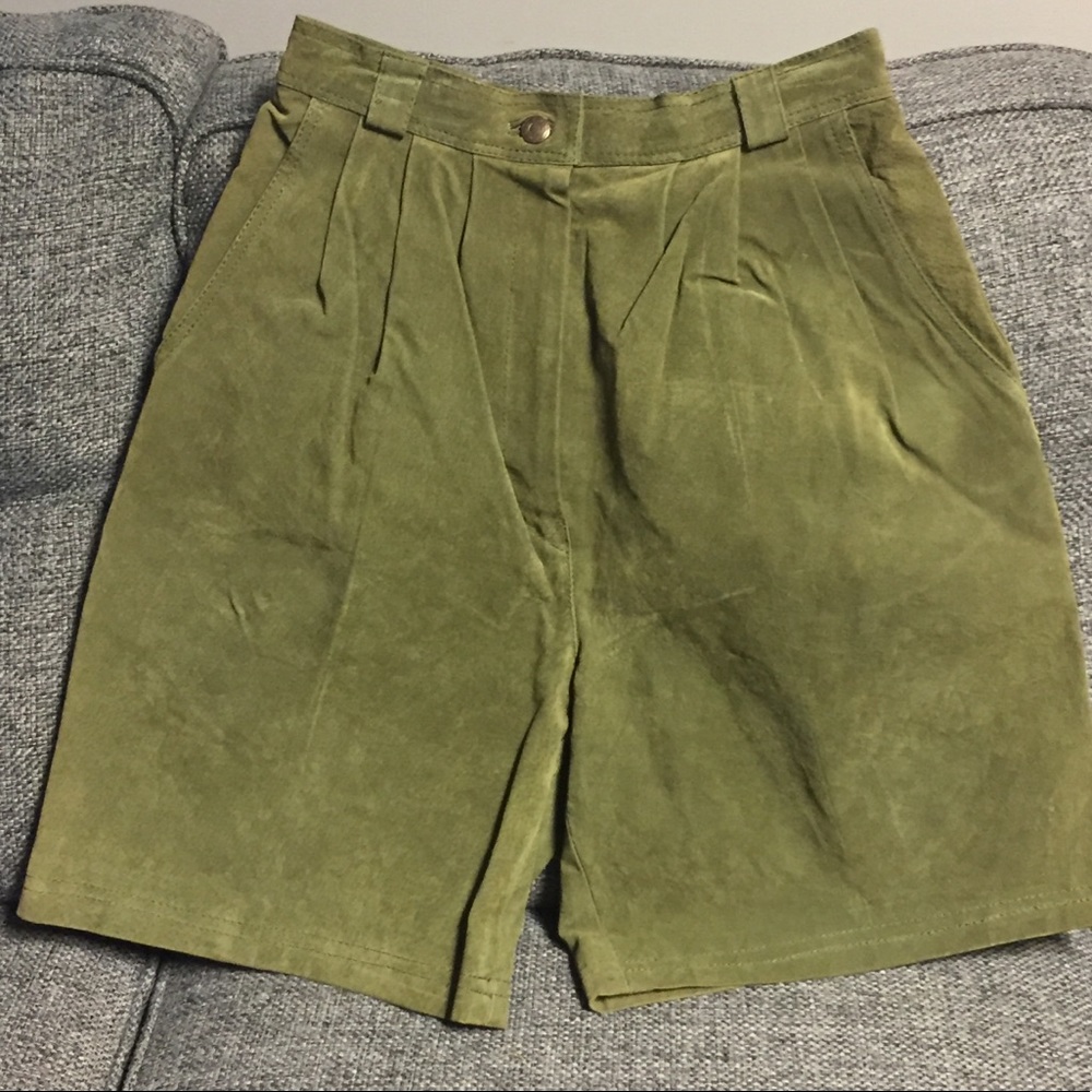 100% Leather Olive Suede Vintage Shorts 9/10